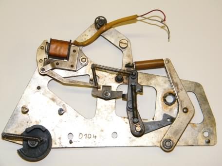 Left side plate, drive clutch, mains switch /indicator